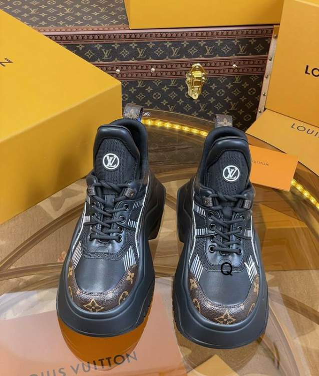 Picture of Louis Vuitton Shoes _SKULVsz35-40BY010712679